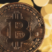 Giá Bitcoin ngày 26/12: Tăng chạm mốc 43.450 USD