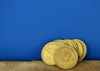 Phí giao dịch Bitcoin tăng vọt so với thu nhập hàng ngày toàn cầu