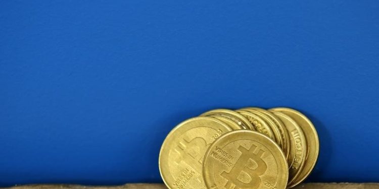 Phí giao dịch Bitcoin tăng vọt so với thu nhập hàng ngày toàn cầu