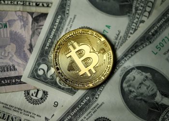 Cá voi Bitcoin bán tháo 2,2 tỷ USD khi mạng lưới cho thấy sự tăng trưởng