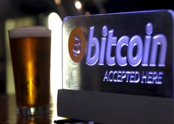 Bitcoin leo qua 45.000 USD khi quyết định ETF xuất hiện, BlackRock và Fidelity thể hiện sự quan tâm