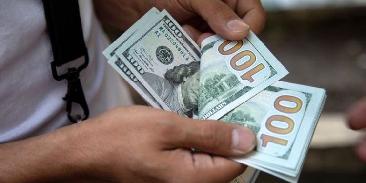 Đồng USD ổn định, các nhà đầu tư chờ đợi dữ liệu kinh tế và tín hiệu Fed