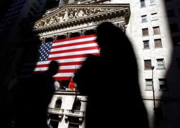 Thu nhập ngân hàng sắp tới, Nhu cầu về Bitcoin ETF tăng vọt – Chuyện thị trường 12/1