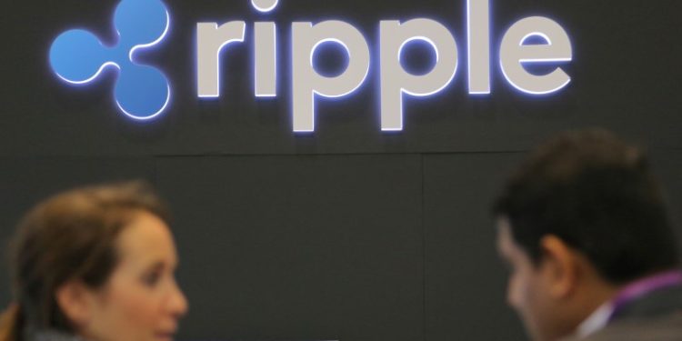 XRP giao dịch trong sắc đỏ, giảm 10%