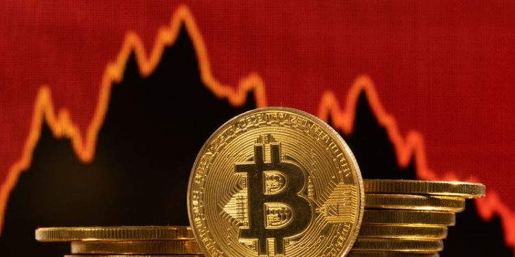 Bitcoin giảm sau khi chạm mốc cao nhất mọi thời đại