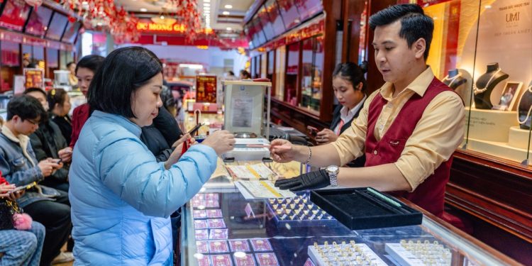 Giá vàng, Bitcoin ngày 25/6: Vàng trong nước và thế giới đồng loạt giảm