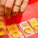 Giá vàng SJC, vàng nhẫn sáng nay 31/7 đồng loạt giảm, Bitcoin tăng nhẹ